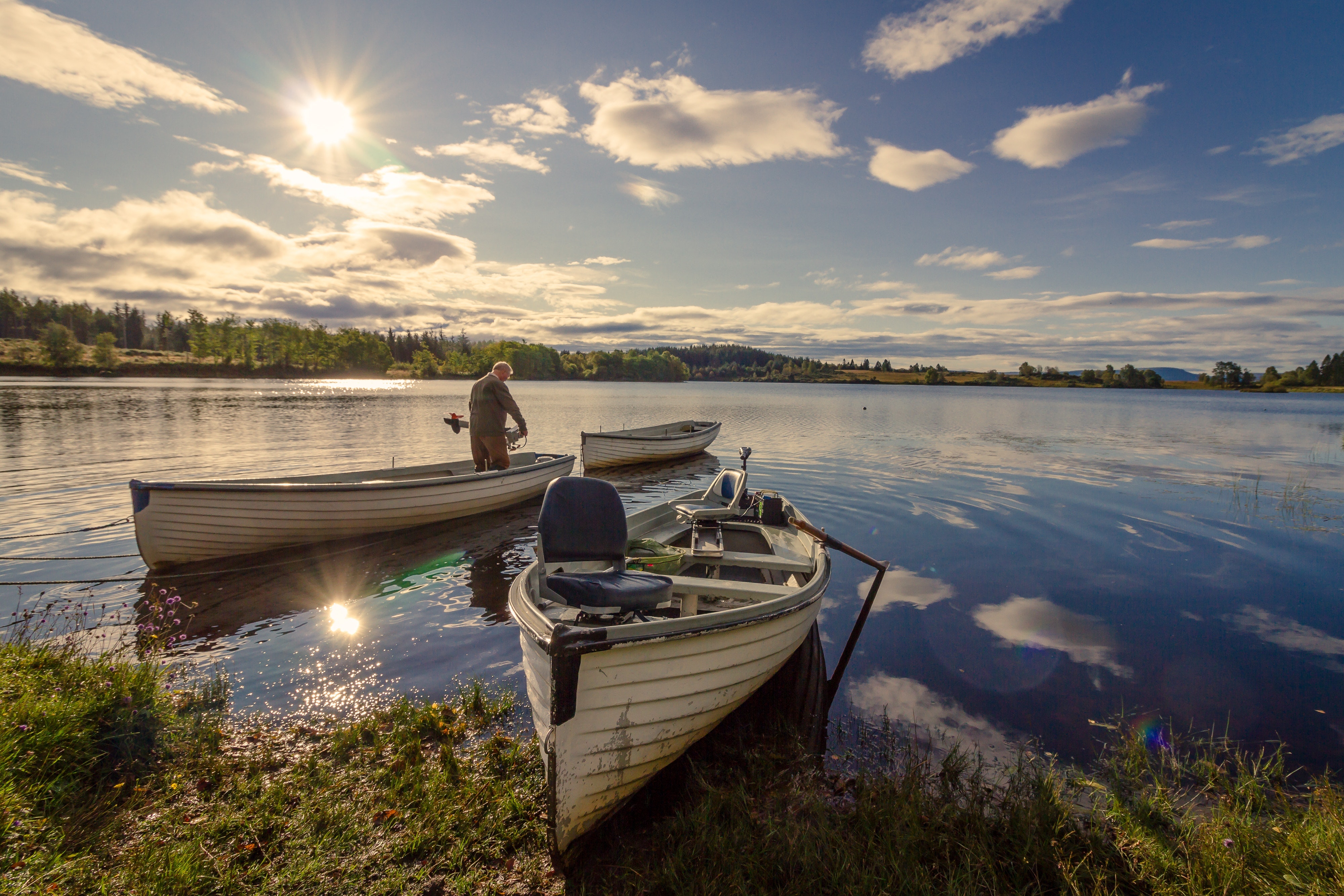 This image has an empty alt attribute; its file name is boats-canoe-clouds-831545.jpg
